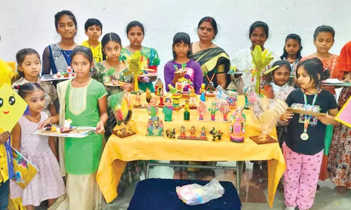 Andhra: टैगोर लाइब्रेरी में संक्रांति समारोह आयोजित किया गया Andhra: टैगोर लाइब्रेरी में संक्रांति समारोह आयोजित किया गया