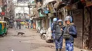 Turkman गेट पर पत्थरबाजी मामले में 2 और गिरफ्तार; कुल गिरफ्तारियां 18 हुईं Turkman गेट पर पत्थरबाजी मामले में 2 और गिरफ्तार; कुल गिरफ्तारियां 18 हुईं
