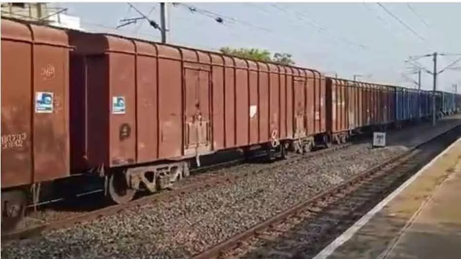 Odisha के झारसुगुड़ा में मालगाड़ी पटरी से उतरी Odisha के झारसुगुड़ा में मालगाड़ी पटरी से उतरी
