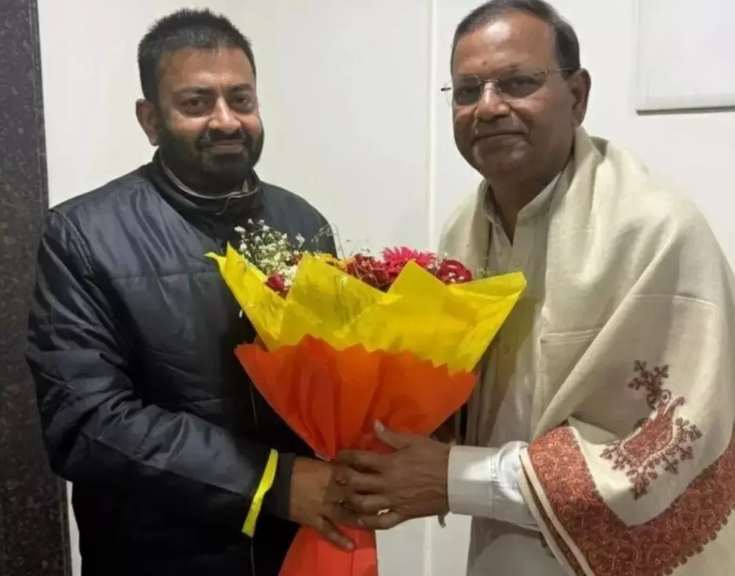 Lucknow: मानवेन्द्र सिंह ने अनुभव का उपयोग कर राजनीति में बनाई जगह Lucknow: मानवेन्द्र सिंह ने अनुभव का उपयोग कर राजनीति में बनाई जगह