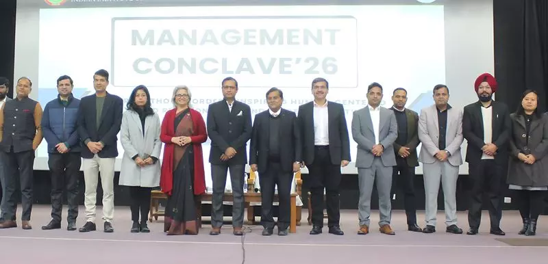 इंडस्ट्री के दिग्गजों ने IIM-रोहतक के स्टूडेंट्स के साथ अपने विचार शेयर किए इंडस्ट्री के दिग्गजों ने IIM-रोहतक के स्टूडेंट्स के साथ अपने विचार शेयर किए