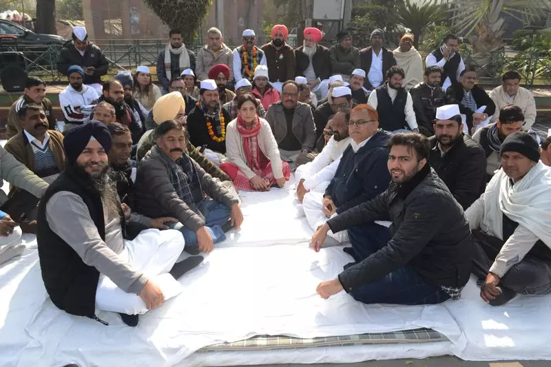 Congress ने केंद्र पर मज़दूरों के अधिकारों को कमज़ोर करने का आरोप लगाया Congress ने केंद्र पर मज़दूरों के अधिकारों को कमज़ोर करने का आरोप लगाया