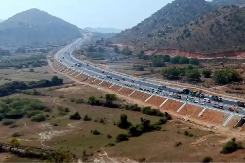 NHAI ने बेंगलुरु-कडप्पा-विजयवाड़ा हाईवे प्रोजेक्ट पर 4 गिनीज वर्ल्ड रिकॉर्ड बनाए NHAI ने बेंगलुरु-कडप्पा-विजयवाड़ा हाईवे प्रोजेक्ट पर 4 गिनीज वर्ल्ड रिकॉर्ड बनाए