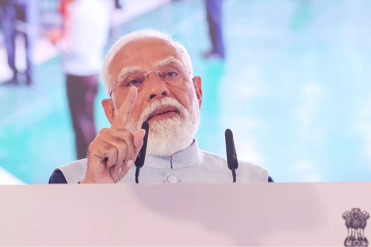 PM मोदी ने गुजरात की बढ़ती इंडस्ट्रियल ताकत और टेक्नोलॉजिकल तरक्की की तारीफ़ की PM मोदी ने गुजरात की बढ़ती इंडस्ट्रियल ताकत और टेक्नोलॉजिकल तरक्की की तारीफ़ की
