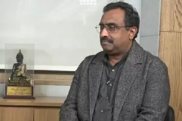 Ram Madhav: ट्रंप के टैरिफ के कारण भारत-अमेरिका संबंधों में तनाव Ram Madhav: ट्रंप के टैरिफ के कारण भारत-अमेरिका संबंधों में तनाव