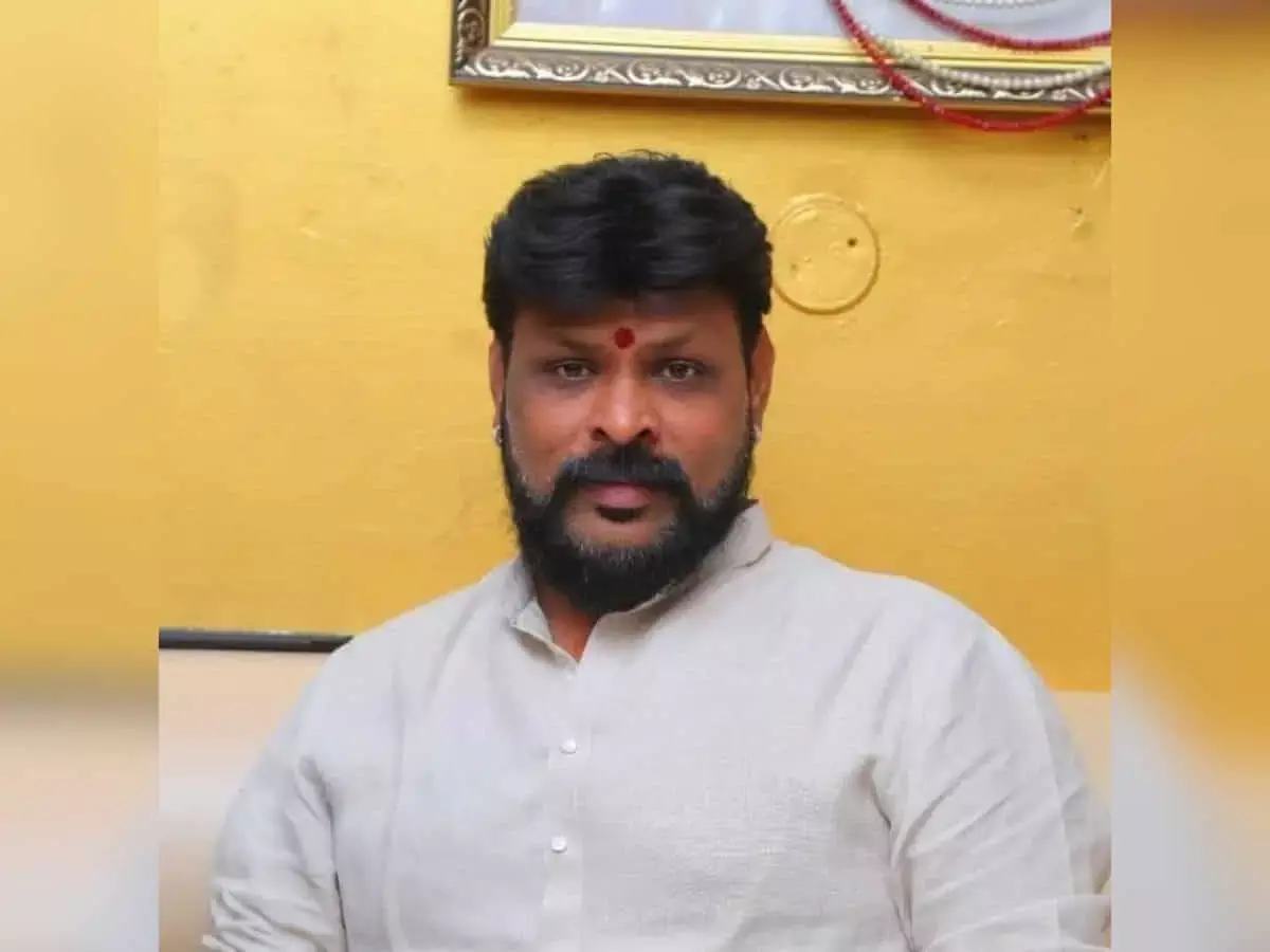 Hyderabad के मंदिर में हुई अभद्र हरकतों पर बीजेपी नेता ने दी प्रतिक्रिया Hyderabad के मंदिर में हुई अभद्र हरकतों पर बीजेपी नेता ने दी प्रतिक्रिया
