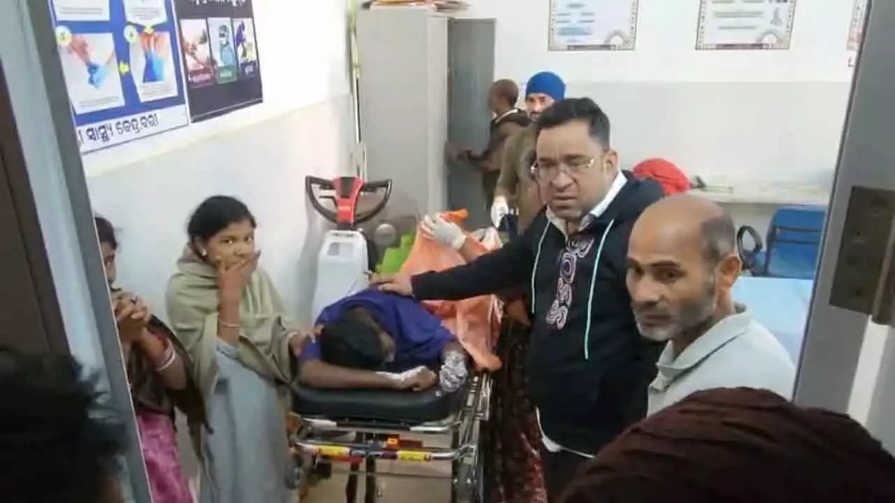 Odisha: जाजपुर में गर्म पानी में गिरने से नौवीं कक्षा की लड़की की हालत गंभीर Odisha: जाजपुर में गर्म पानी में गिरने से नौवीं कक्षा की लड़की की हालत गंभीर