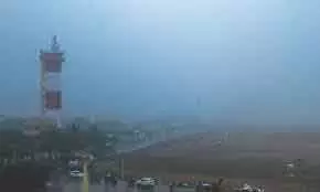 चेन्नई में तापमान गिरने से ठंड का एहसास चेन्नई में तापमान गिरने से ठंड का एहसास