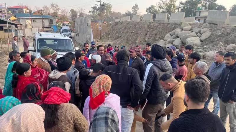 फोर-लेन प्रोजेक्ट, गांववालों ने सुरक्षा को लेकर चिंता जताई, MLA से मिले फोर-लेन प्रोजेक्ट, गांववालों ने सुरक्षा को लेकर चिंता जताई, MLA से मिले