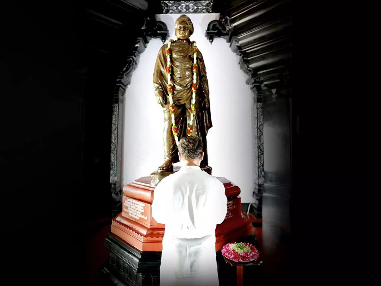 राहुल गांधी ने Swami Vivekananda की 164वीं जयंती पर उन्हें श्रद्धांजलि अर्पित की राहुल गांधी ने Swami Vivekananda की 164वीं जयंती पर उन्हें श्रद्धांजलि अर्पित की