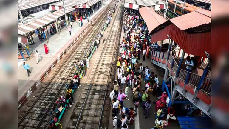 पोंगल की भीड़, 11 लाख लोग Chennai से निकले, पब्लिक ट्रांसपोर्ट और रोड ट्रैफिक पर दबाव पोंगल की भीड़, 11 लाख लोग Chennai से निकले, पब्लिक ट्रांसपोर्ट और रोड ट्रैफिक पर दबाव