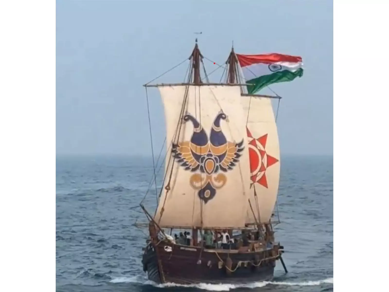 INSV कौंडिन्या अरब सागर के ऊपर तिरंगा फहरा रहा है: संजीव सान्याल INSV कौंडिन्या अरब सागर के ऊपर तिरंगा फहरा रहा है: संजीव सान्याल