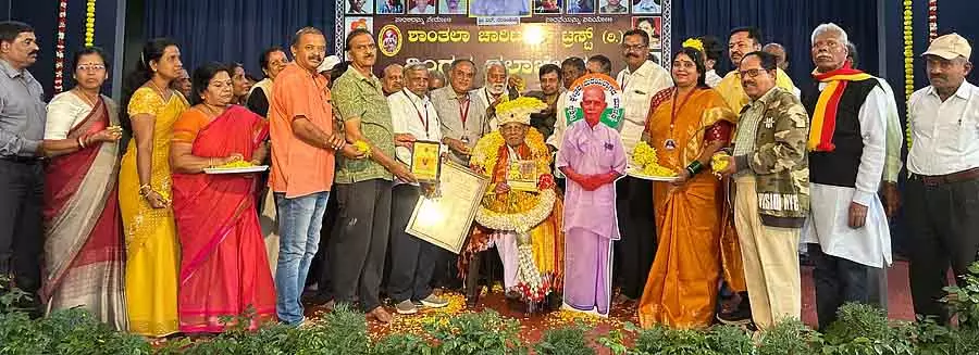 गांधीवादी रास्ते से सभ्य समाज बनेगा: L. Narasimhaiah गांधीवादी रास्ते से सभ्य समाज बनेगा: L. Narasimhaiah
