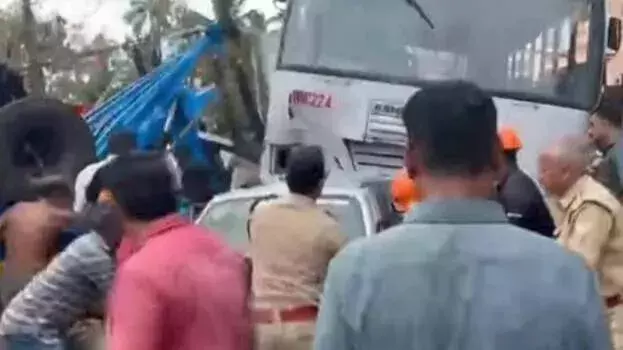 Kottayam में बस-लॉरी की टक्कर में आठ साल के बच्चे समेत तीन की मौत Kottayam में बस-लॉरी की टक्कर में आठ साल के बच्चे समेत तीन की मौत