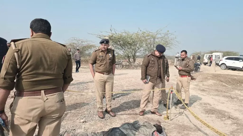 Farrukhabad: अज्ञात शव के मिलने से इलाके में तनाव, सिर पर चोट के निशान Farrukhabad: अज्ञात शव के मिलने से इलाके में तनाव, सिर पर चोट के निशान
