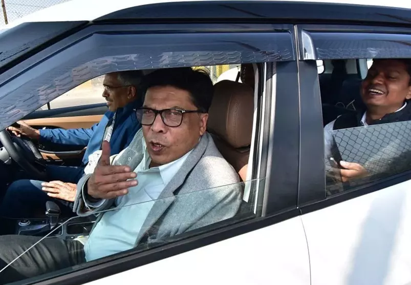 Ujjain: दुबे ने वाहन चलाकर सिंहस्थ तैयारियों का लिया जायजा Ujjain: दुबे ने वाहन चलाकर सिंहस्थ तैयारियों का लिया जायजा