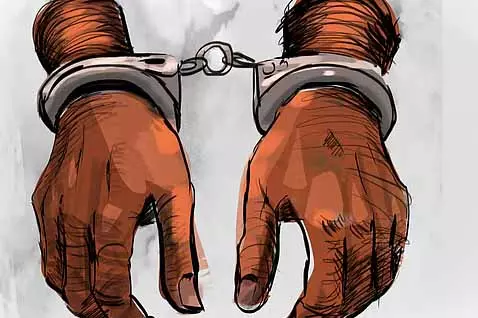 Coimbatore: ई-चालान फ्रॉड के लिए गुजरात से दस लोगों का गैंग पकड़ा गया Coimbatore: ई-चालान फ्रॉड के लिए गुजरात से दस लोगों का गैंग पकड़ा गया
