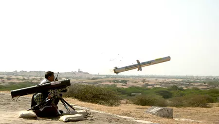 DRDO ने मूविंग टारगेट पर किया मैन पोर्टेबल एंटी-टैंक गाइडेड मिसाइल का सफल परीक्षण DRDO ने मूविंग टारगेट पर किया मैन पोर्टेबल एंटी-टैंक गाइडेड मिसाइल का सफल परीक्षण