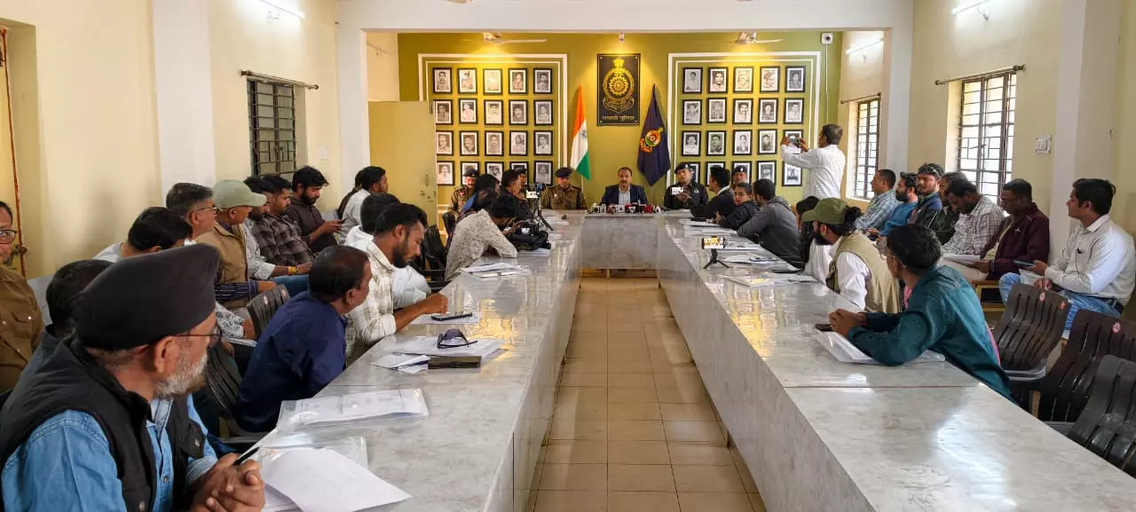 धमतरी पुलिस ने साल 2025 का लेखा जोखा किया जारी, अपराध में 35 प्रतिशत तक आई कमी धमतरी पुलिस ने साल 2025 का लेखा जोखा किया जारी, अपराध में 35 प्रतिशत तक आई कमी
