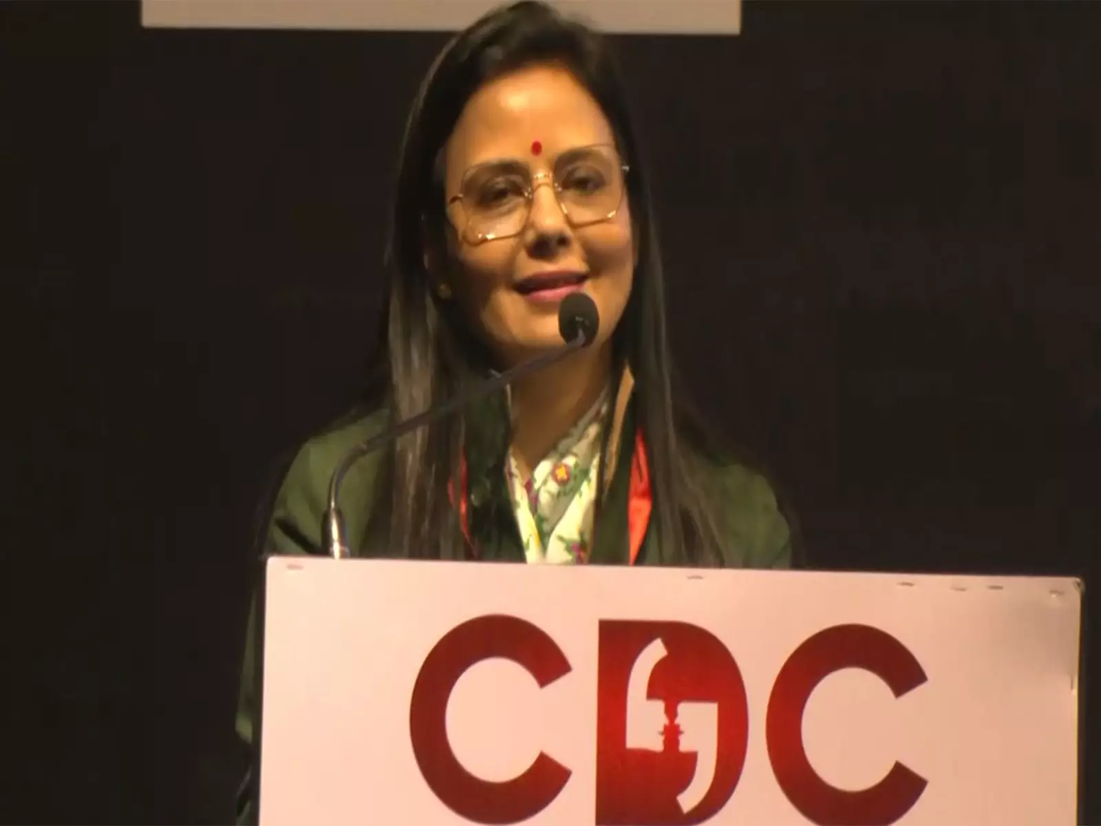 Mahua Moitra ने कलकत्ता क्लब की 2026 की बहस में इस अंतर को उजागर किया Mahua Moitra ने कलकत्ता क्लब की 2026 की बहस में इस अंतर को उजागर किया