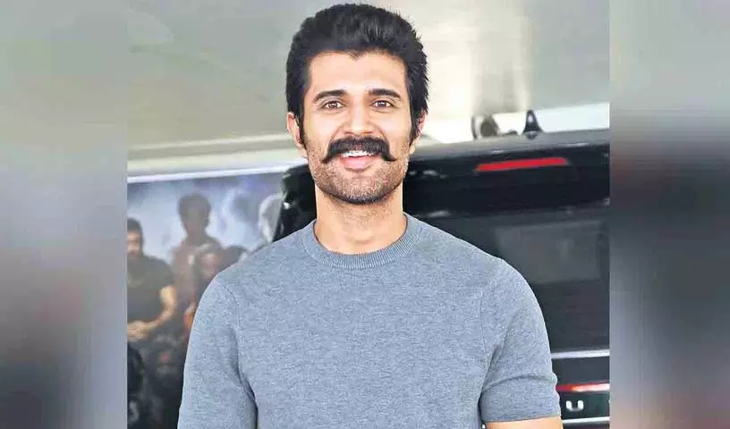 Vijay Devarakonda फिल्मों की असफलता और सोशल मीडिया पर ट्रोलिंग से जूझ रहे Vijay Devarakonda फिल्मों की असफलता और सोशल मीडिया पर ट्रोलिंग से जूझ रहे