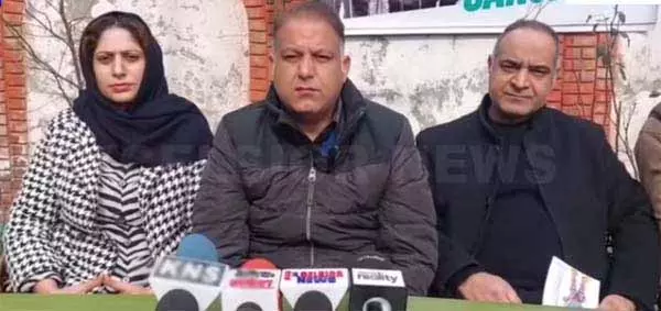 कांग्रेस ने J&K में MGNREGA और राज्य के दर्जे को लेकर प्रेस कॉन्फ्रेंस की कांग्रेस ने J&K में MGNREGA और राज्य के दर्जे को लेकर प्रेस कॉन्फ्रेंस की