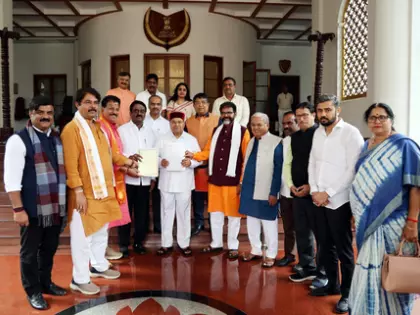 Karnataka: बीजेपी ने राज्यपाल से हेट स्पीच बिल रोकने की मांग की Karnataka: बीजेपी ने राज्यपाल से हेट स्पीच बिल रोकने की मांग की