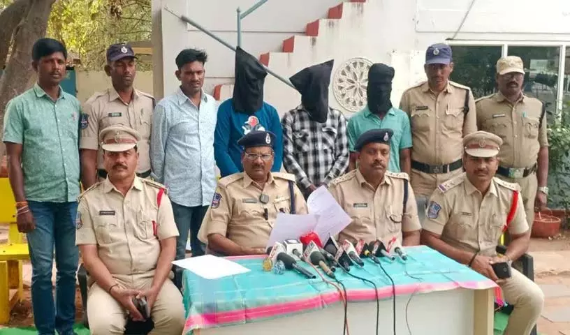 Pipe बनाने वाली कंपनी में चोरी, तीन लोग गिरफ्तार Pipe बनाने वाली कंपनी में चोरी, तीन लोग गिरफ्तार
