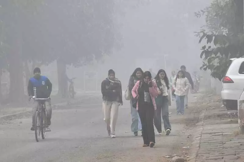 दांत किटकिटाने वाली ठंड, गुरुग्राम में इस मौसम का सबसे कम 0.6°C, Chandigarh, दिल्ली में 3°C दांत किटकिटाने वाली ठंड, गुरुग्राम में इस मौसम का सबसे कम 0.6°C, Chandigarh, दिल्ली में 3°C