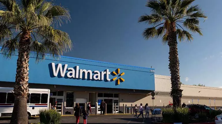 Walmart के चीफ 20 घंटे से भी कम समय में US में सालाना सैलरी कमा लेते Walmart के चीफ 20 घंटे से भी कम समय में US में सालाना सैलरी कमा लेते
