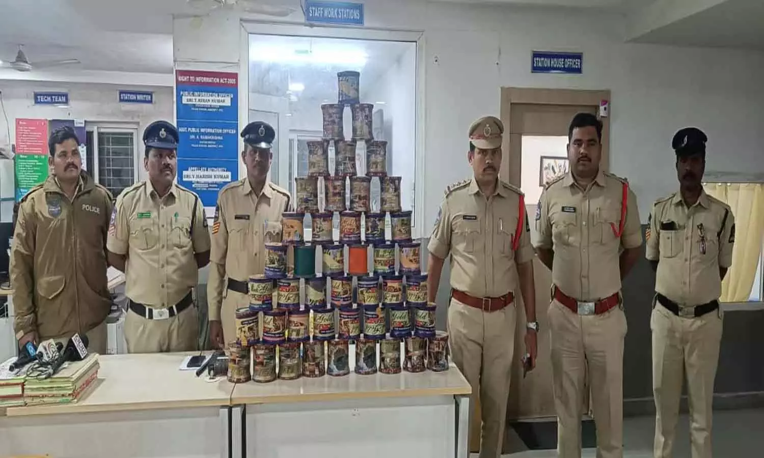 Chinese मांझे पर पुलिस का शिकंजा: छापेमारी और काउंसलिंग तेज Chinese मांझे पर पुलिस का शिकंजा: छापेमारी और काउंसलिंग तेज
