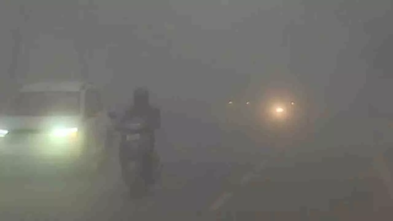 Odisha में फिर बढ़ी ठंड, तापमान तेजी से गिरने के आसार Odisha में फिर बढ़ी ठंड, तापमान तेजी से गिरने के आसार