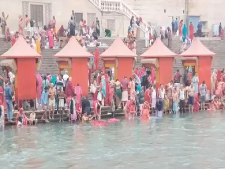 मकर संक्रांति पर उत्तर से लेकर दक्षिण भारत तक इन पवित्र स्थलों पर स्नान करने का विशेष महत्व मकर संक्रांति पर उत्तर से लेकर दक्षिण भारत तक इन पवित्र स्थलों पर स्नान करने का विशेष महत्व