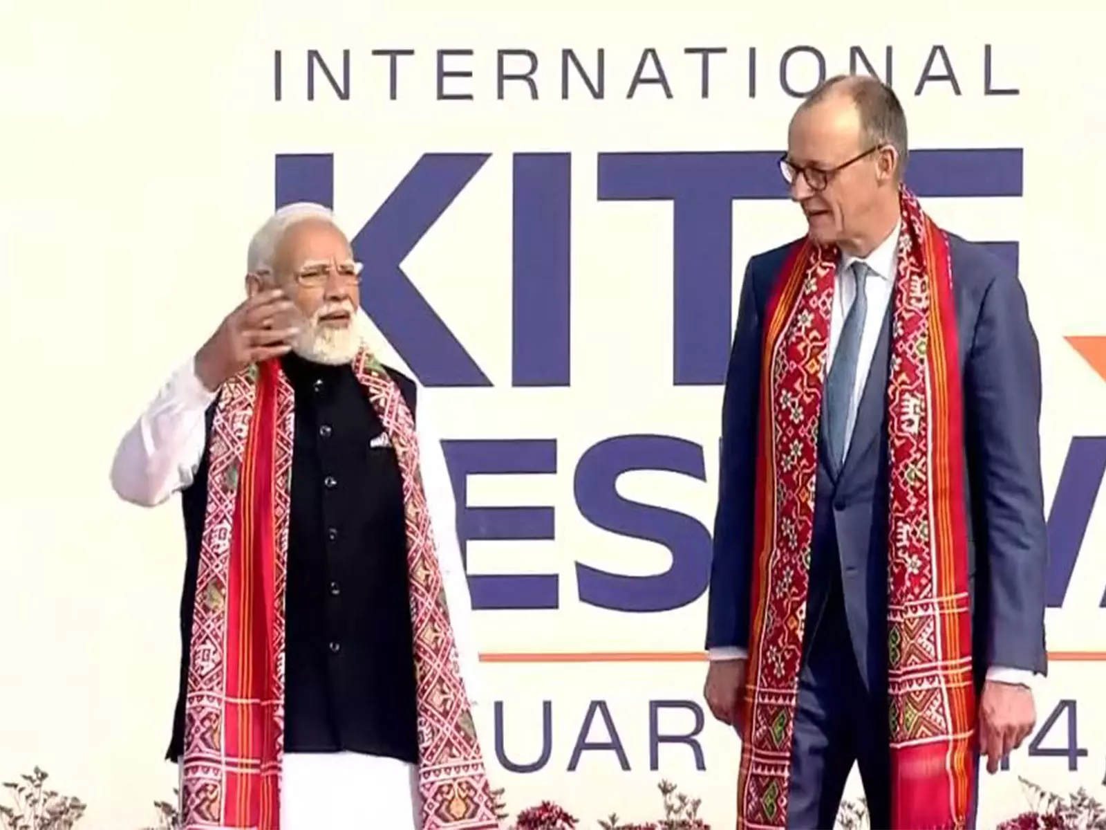 Modi और मर्ज़ ने साबरमती पर अंतर्राष्ट्रीय पतंग महोत्सव 2026 का उद्घाटन किया Modi और मर्ज़ ने साबरमती पर अंतर्राष्ट्रीय पतंग महोत्सव 2026 का उद्घाटन किया