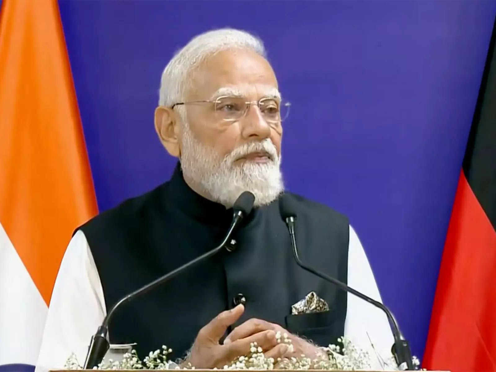 भारत और जर्मनी की अर्थव्यवस्थाओं के बीच घनिष्ठ सहयोग मानवता के लिए महत्वपूर्ण है: PM मोदी भारत और जर्मनी की अर्थव्यवस्थाओं के बीच घनिष्ठ सहयोग मानवता के लिए महत्वपूर्ण है: PM मोदी