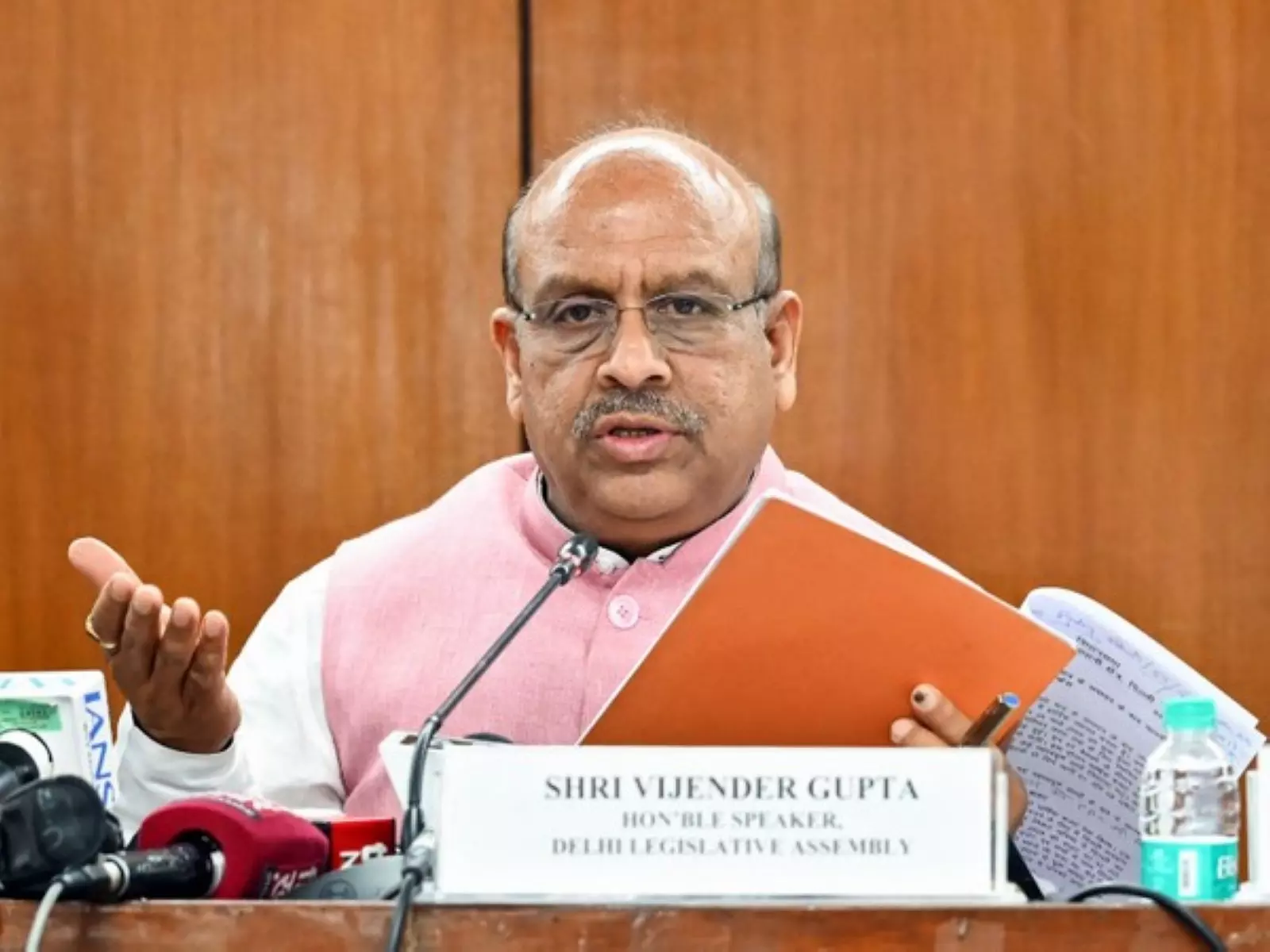 Delhi विधानसभा का शीतकालीन सत्र संपन्न हुआ, 351 प्रश्नों पर चर्चा हुई और 124 विशेष उल्लेख प्राप्त हुए Delhi विधानसभा का शीतकालीन सत्र संपन्न हुआ, 351 प्रश्नों पर चर्चा हुई और 124 विशेष उल्लेख प्राप्त हुए