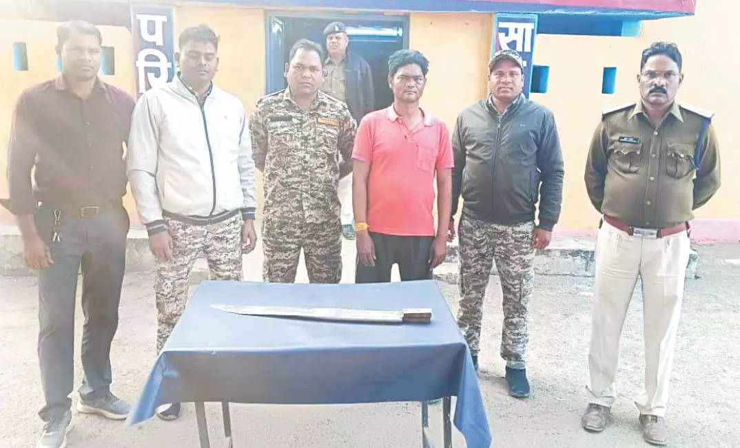 पड़ोसी से विवाद के दौरान धारदार हथियार से हमला, आरोपी गिरफ्तार पड़ोसी से विवाद के दौरान धारदार हथियार से हमला, आरोपी गिरफ्तार