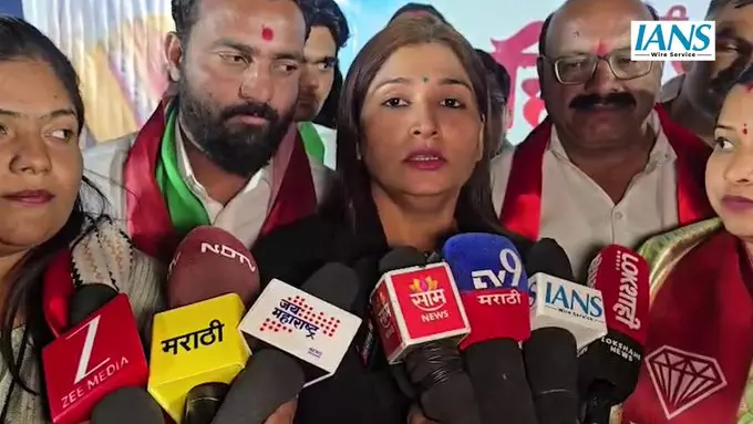 Jalgaon में बुनियादी सुविधाओं की कमी और भ्रष्टाचार के बीच स्वराज्य शक्ति सेना 13 उम्मीदवारों के साथ चुनाव में टिकेगी Jalgaon में बुनियादी सुविधाओं की कमी और भ्रष्टाचार के बीच स्वराज्य शक्ति सेना 13 उम्मीदवारों के साथ चुनाव में टिकेगी
