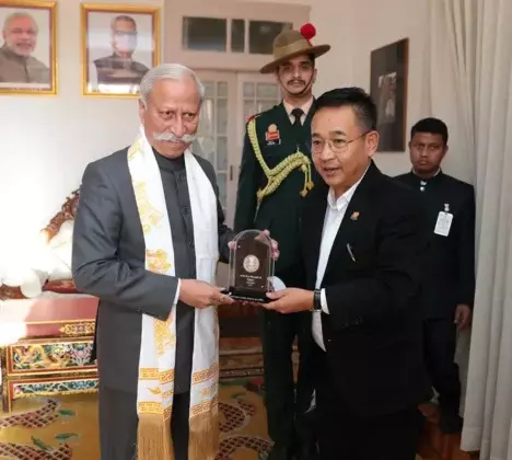 GANGTOK: राज्यपाल ने राज्य की सफाई के लिए सिक्किम के मुख्यमंत्री की सराहना GANGTOK: राज्यपाल ने राज्य की सफाई के लिए सिक्किम के मुख्यमंत्री की सराहना