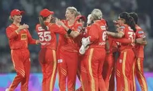 WPL 2026: सोफी डिवाइन ऑरेंज कैप की रेस में सबसे आगे, पर्पल कैप पर DC की गेंदबाज का कब्जा WPL 2026: सोफी डिवाइन ऑरेंज कैप की रेस में सबसे आगे, पर्पल कैप पर DC की गेंदबाज का कब्जा