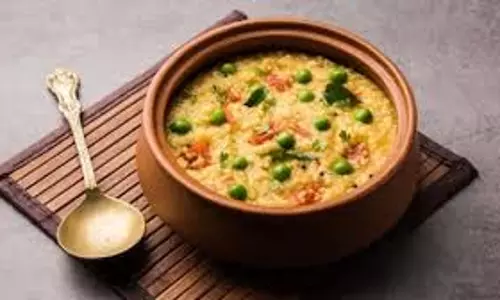 Matar Daliya Recipe: मिनटों में बनाएं यह टेस्टी और हेल्दी रेसिपी Matar Daliya Recipe: मिनटों में बनाएं यह टेस्टी और हेल्दी रेसिपी