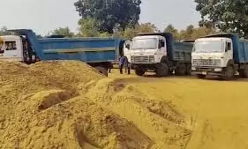 Maihar: रेत माफिया को बड़ा झटका,4 डंप ट्रक जब्त Maihar: रेत माफिया को बड़ा झटका,4 डंप ट्रक जब्त