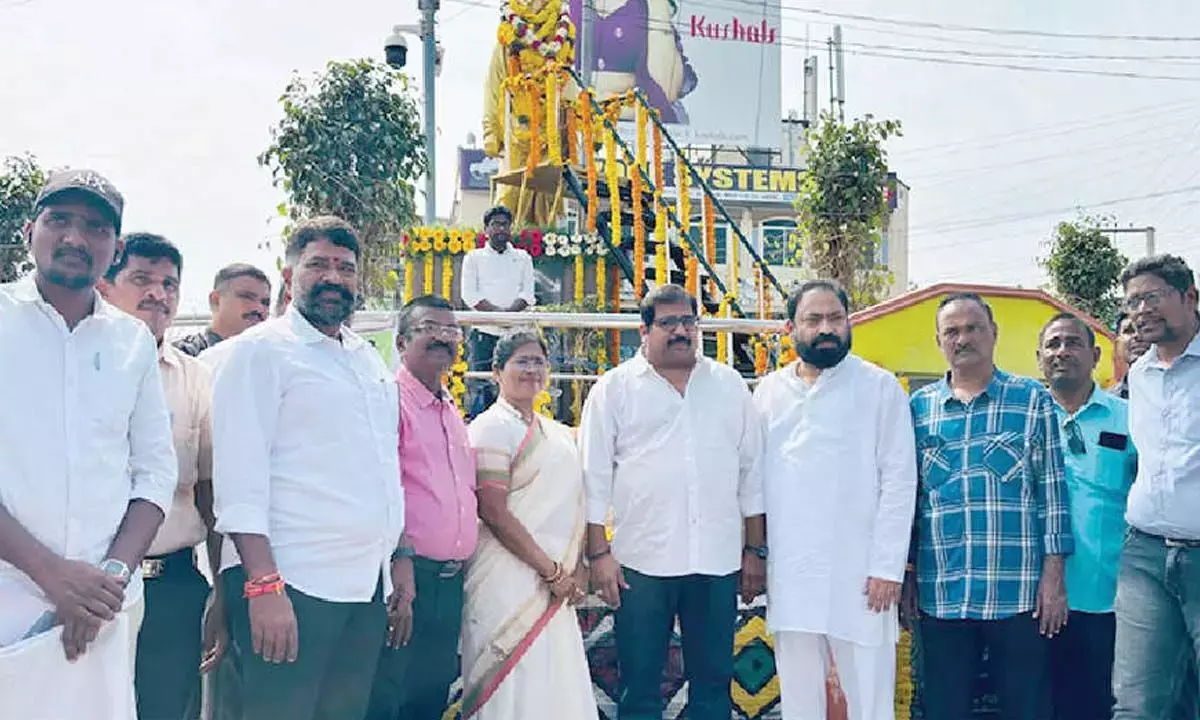 विवेकानंद युवाओं को सफलता हासिल करने के लिए प्रेरित करते हैं: MLA दमाचर्ला विवेकानंद युवाओं को सफलता हासिल करने के लिए प्रेरित करते हैं: MLA दमाचर्ला