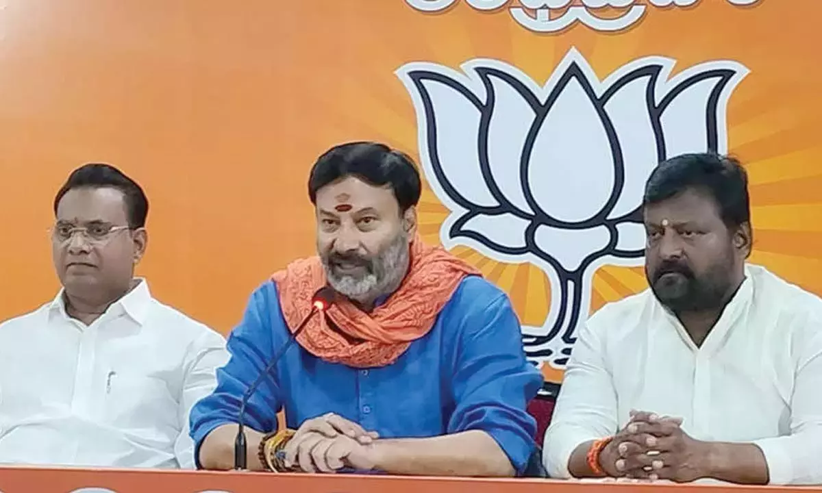 भानु ने YSRCP पर तिरुमाला को बदनाम करने की साजिश का आरोप लगाया भानु ने YSRCP पर तिरुमाला को बदनाम करने की साजिश का आरोप लगाया
