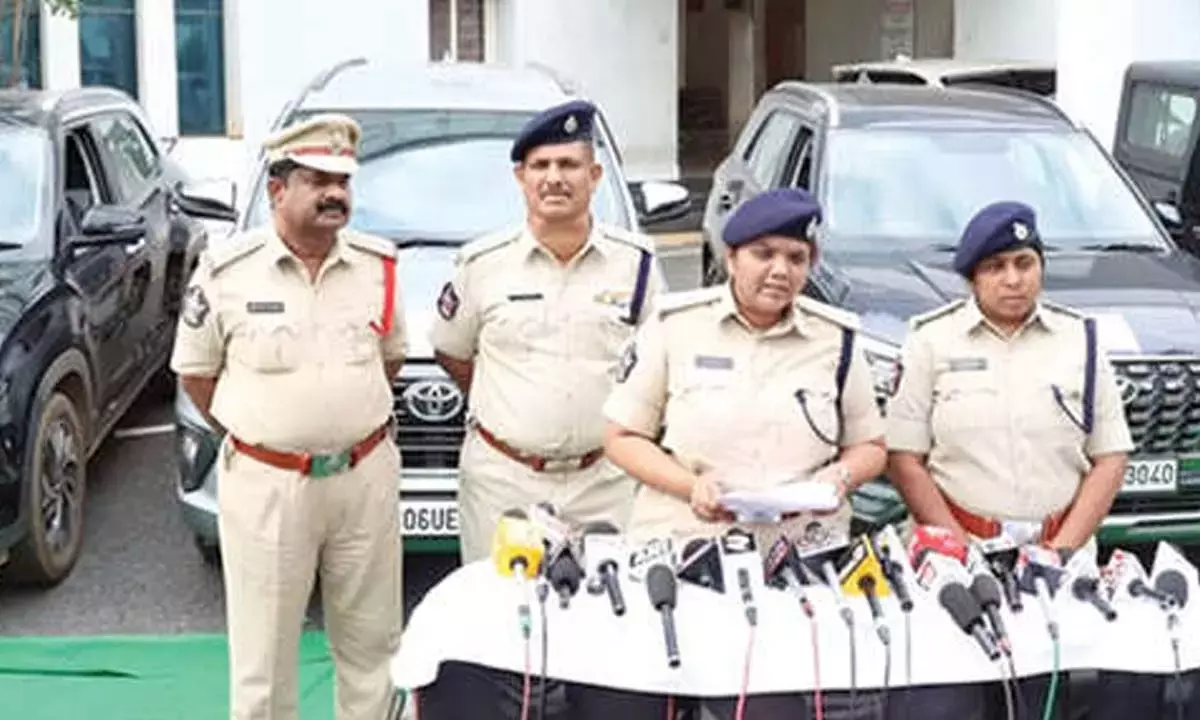 Andhra: वाहन चोरों के अंतर-राज्यीय गिरोह का भंडाफोड़ Andhra: वाहन चोरों के अंतर-राज्यीय गिरोह का भंडाफोड़