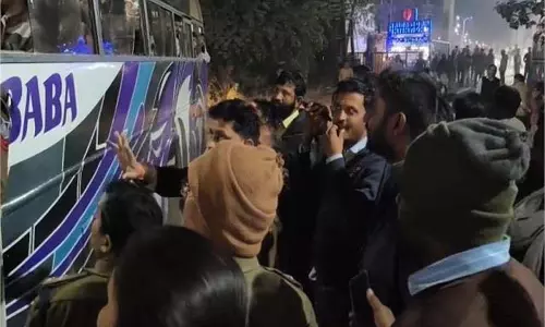 Madhya Pradesh: मुस्लिम महिला का पैर टच होने पर हिंदू युवक की बेरहमी से पिटाई Madhya Pradesh: मुस्लिम महिला का पैर टच होने पर हिंदू युवक की बेरहमी से पिटाई