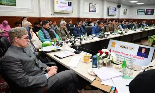 Jammu बाढ़ पर CM Omar अब्दुल्ला की समीक्षा बैठक, हरसंभव प्रयास करने का निर्देश
