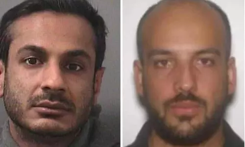 Canada में सोने की सबसे बड़ी चोरी, टोरंटो एयरपोर्ट पर आदमी गिरफ्तार, मुख्य संदिग्ध अभी भी फरार Canada में सोने की सबसे बड़ी चोरी, टोरंटो एयरपोर्ट पर आदमी गिरफ्तार, मुख्य संदिग्ध अभी भी फरार