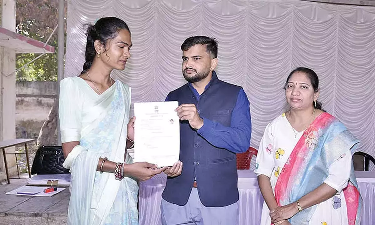 कल्याणकारी योजनाओं का पूरा लाभ उठाएं: Collector कल्याणकारी योजनाओं का पूरा लाभ उठाएं: Collector
