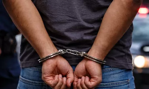Rajasthan पुलिस ने स्कूल स्टूडेंट रेप केस में दूसरे राज्य से आरोपी को हिरासत में लिया Rajasthan पुलिस ने स्कूल स्टूडेंट रेप केस में दूसरे राज्य से आरोपी को हिरासत में लिया